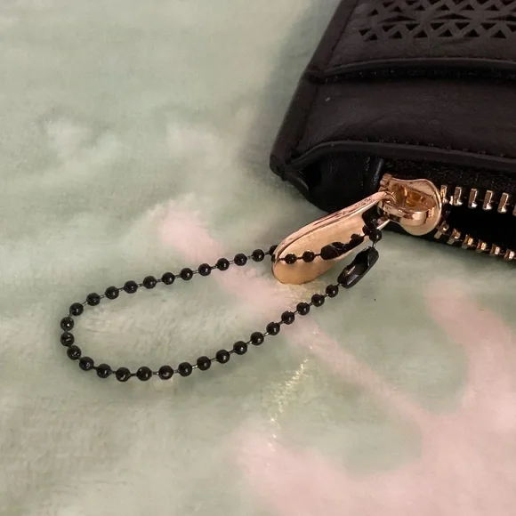 SOLD - PLEASE DO NOT BUY 🙂 Collette Leather Look Clutch Purse $15 👛 - Picture 7 of 12